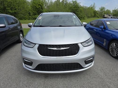 2023 Chrysler Pacifica Touring-L