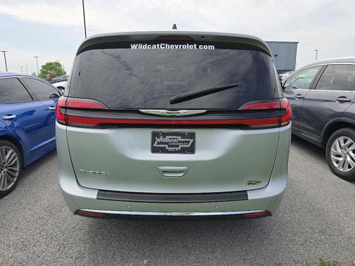 2023 Chrysler Pacifica Touring-L