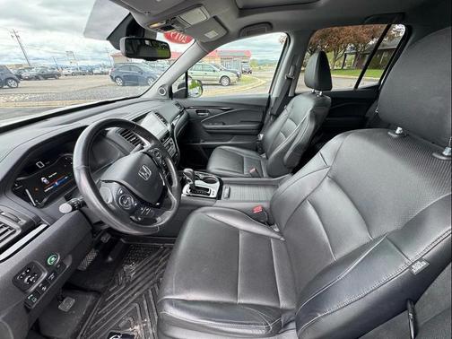 White 2019 Honda Ridgeline RTL-E