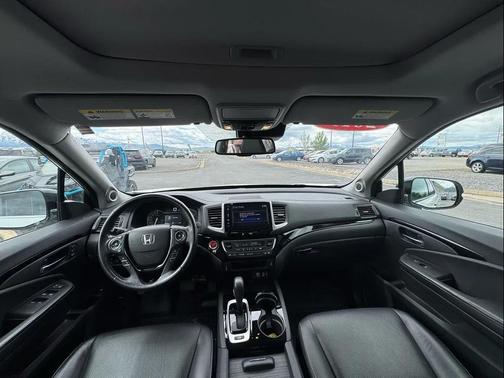 White 2019 Honda Ridgeline RTL-E