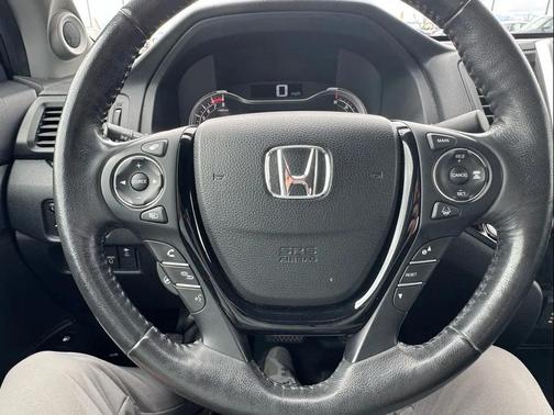 White 2019 Honda Ridgeline RTL-E