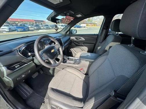 2022 Chevrolet Traverse LT Cloth
