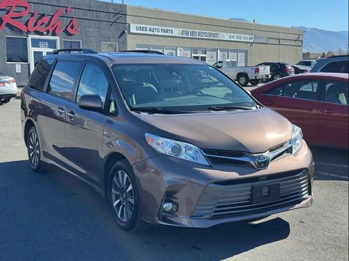 2018 Toyota Sienna XLE