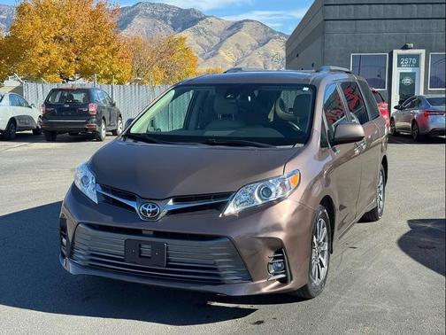 2018 Toyota Sienna XLE