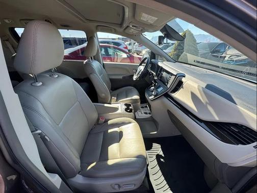 2018 Toyota Sienna XLE