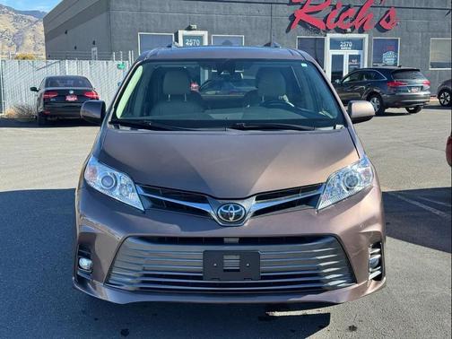2018 Toyota Sienna XLE