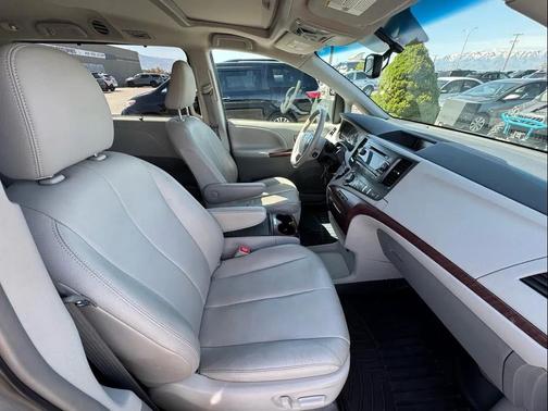 Silver Sky Metallic 2013 Toyota Sienna XLE