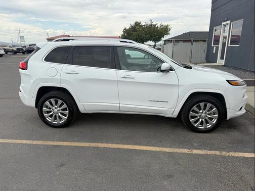 2017 Jeep Cherokee Overland