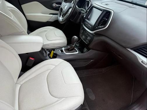 2017 Jeep Cherokee Overland