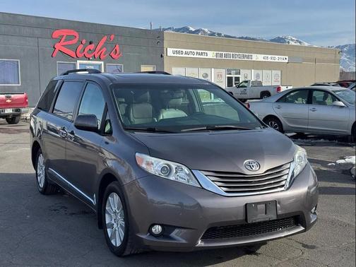 2017 Toyota Sienna XLE