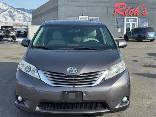 2017 Toyota Sienna XLE