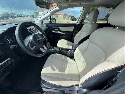 Crystal White Pearl 2017 Subaru Crosstrek 2.0i Limited