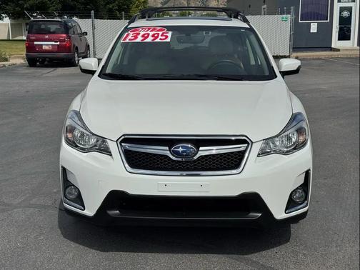 Crystal White Pearl 2017 Subaru Crosstrek 2.0i Limited