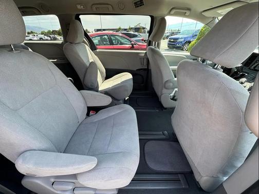 2020 Toyota Sienna SE