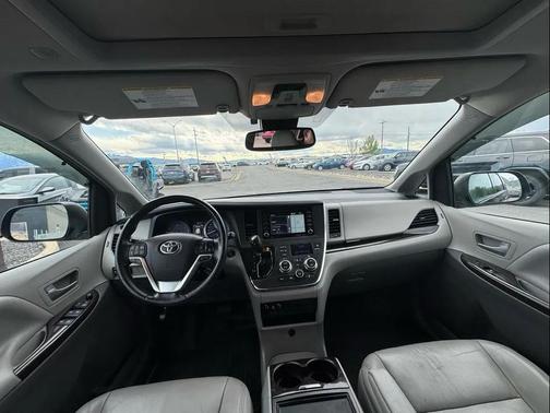 Midnight Black Metallic 2019 Toyota Sienna XLE