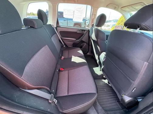 2016 Subaru Forester 2.5i