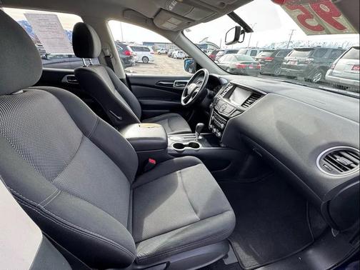 2019 Nissan Pathfinder SV