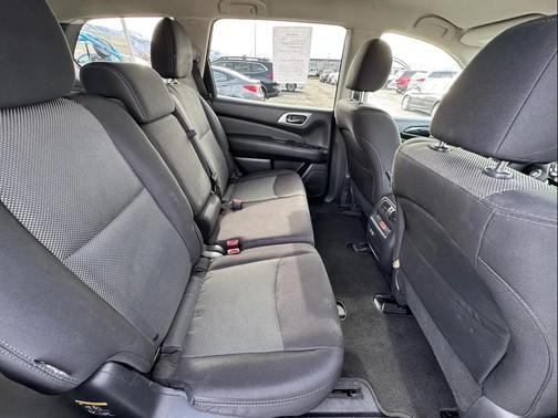 2019 Nissan Pathfinder SV