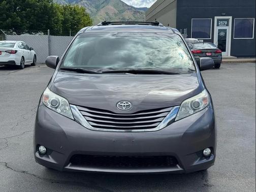 Predawn Gray Mica 2017 Toyota Sienna XLE