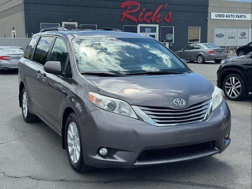 Predawn Gray Mica 2017 Toyota Sienna XLE
