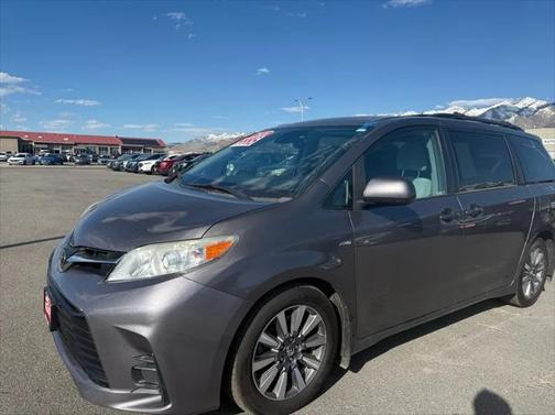 2020 Toyota Sienna LE