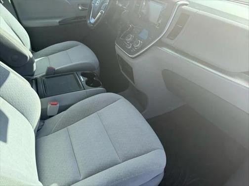 2020 Toyota Sienna LE