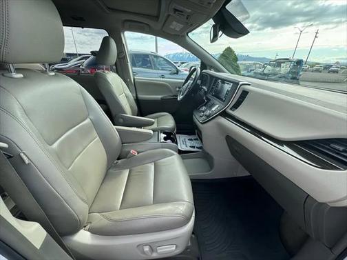 2018 Toyota Sienna XLE