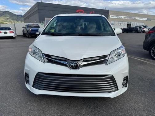 2018 Toyota Sienna XLE