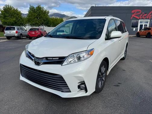2018 Toyota Sienna XLE