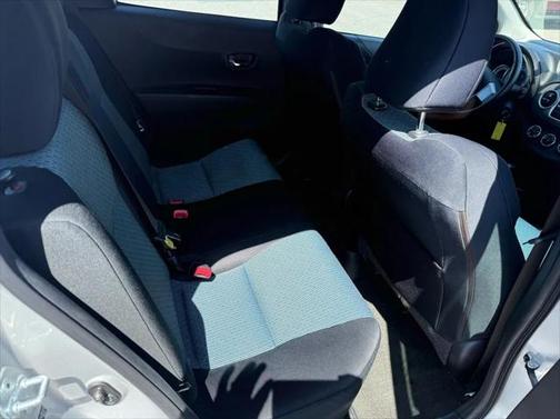 2012 Toyota Yaris LE