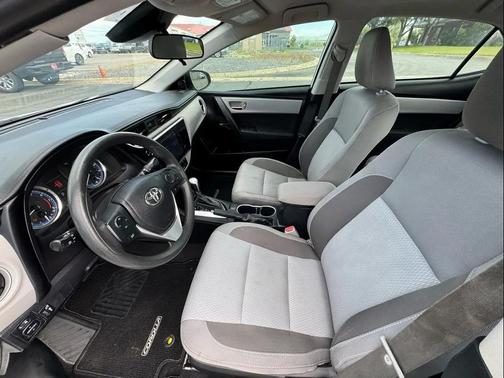 Super White 2018 Toyota Corolla LE