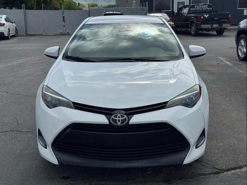 Super White 2018 Toyota Corolla LE