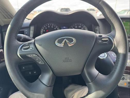 2018 INFINITI Q70 3.7X LUXE