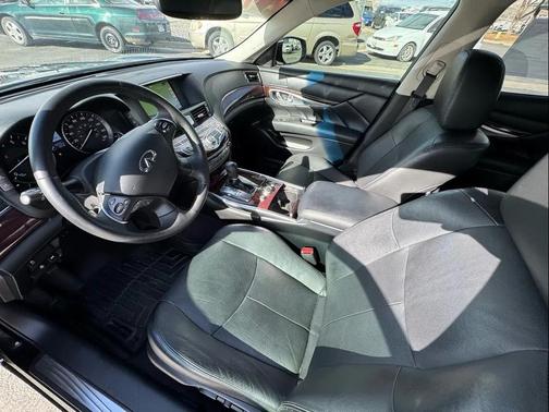 2018 INFINITI Q70 3.7X LUXE