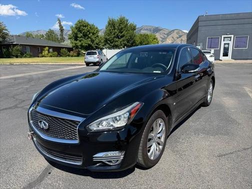 2018 INFINITI Q70 3.7X LUXE