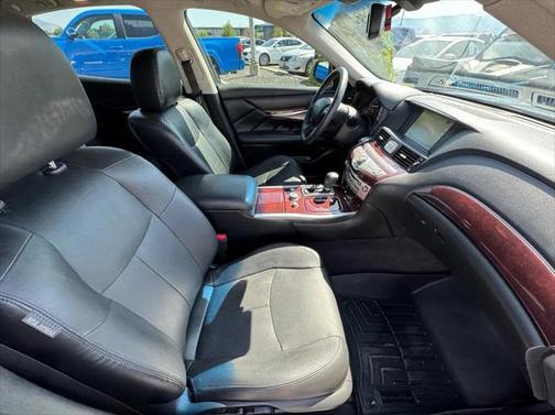 2018 INFINITI Q70 3.7X LUXE