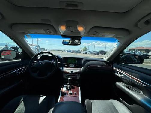 2018 INFINITI Q70 3.7X LUXE
