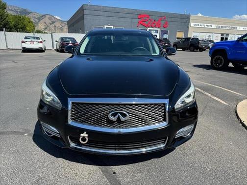 2018 INFINITI Q70 3.7X LUXE