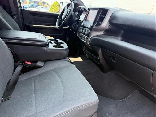 2022 RAM 3500 Tradesman Crew Cab 4x4 6'4' Box