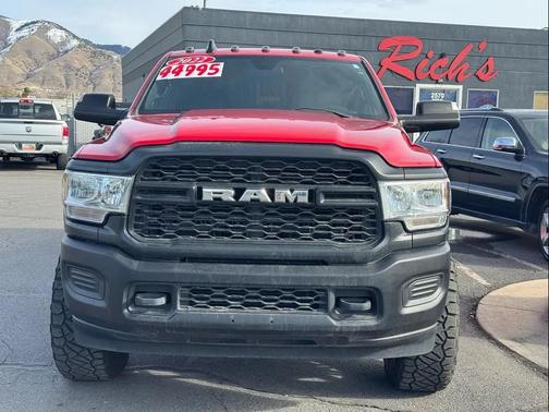 2022 RAM 3500 Tradesman Crew Cab 4x4 6'4' Box