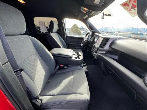 2022 RAM 3500 Tradesman Crew Cab 4x4 6'4' Box