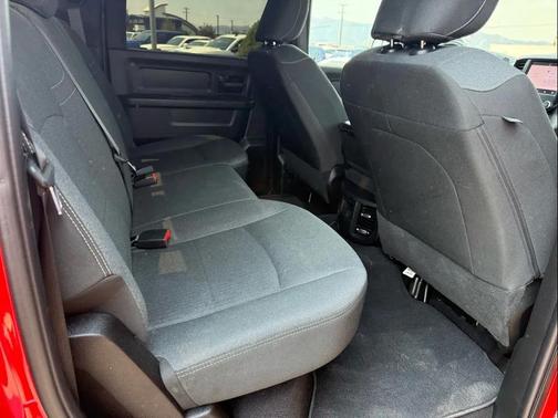 2022 RAM 3500 Tradesman Crew Cab 4x4 6'4' Box