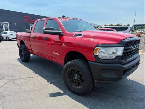 2022 RAM 3500 Tradesman Crew Cab 4x4 6'4' Box