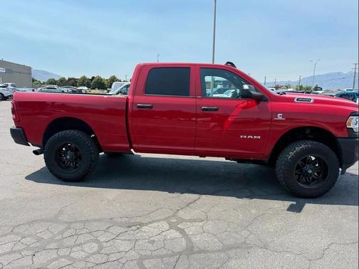 2022 RAM 3500 Tradesman Crew Cab 4x4 6'4' Box