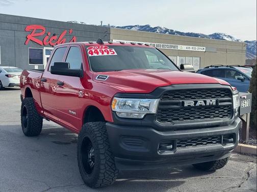2022 RAM 3500 Tradesman Crew Cab 4x4 6'4' Box