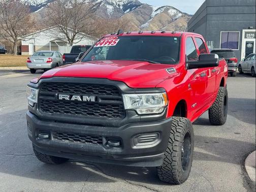 2022 RAM 3500 Tradesman Crew Cab 4x4 6'4' Box