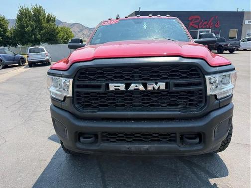 2022 RAM 3500 Tradesman Crew Cab 4x4 6'4' Box