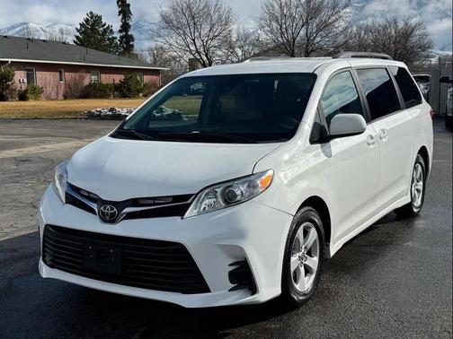 2018 Toyota Sienna LE