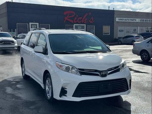 2018 Toyota Sienna LE