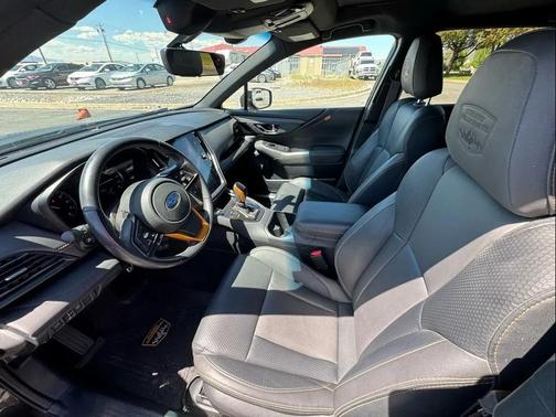 Crystal Black Silica 2022 Subaru Outback Wilderness